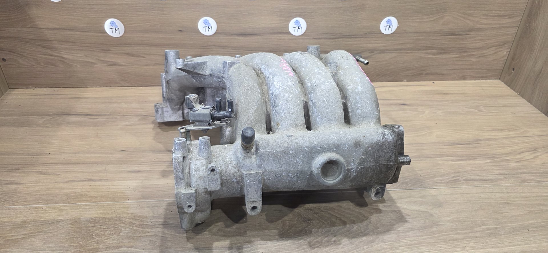Впускной коллектор Mitsubishi Chariot Grandis N84W