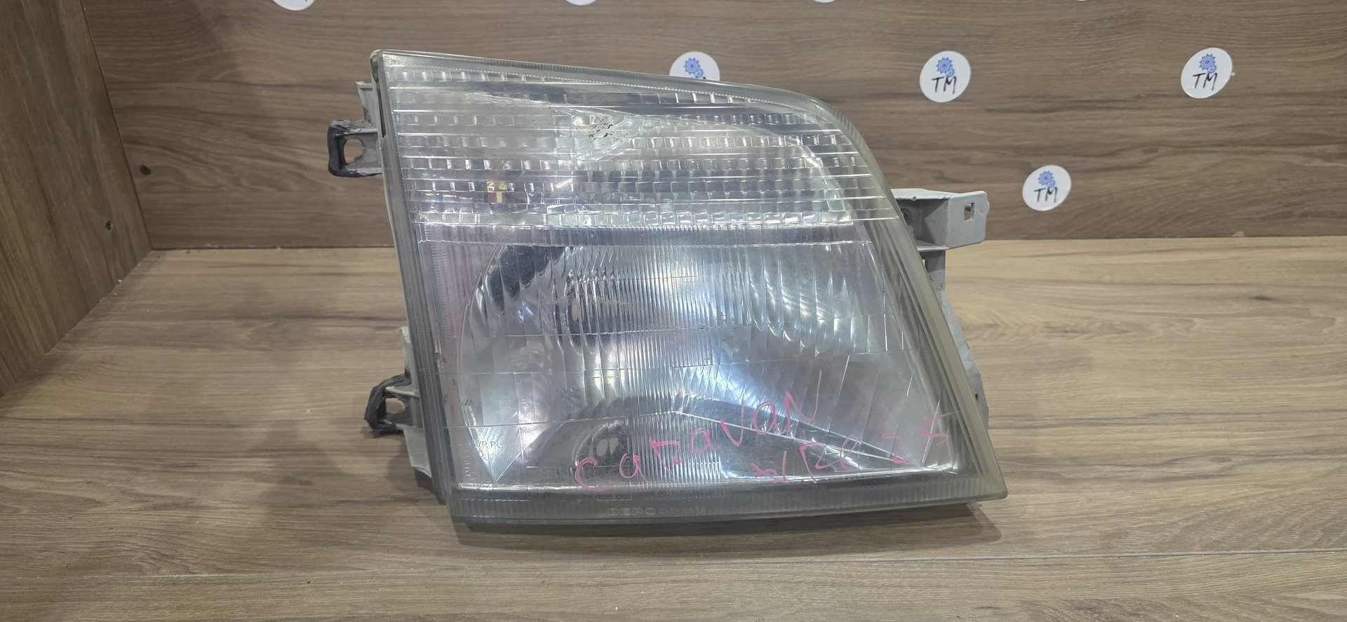 Фара Nissan Caravan VPE25 правая