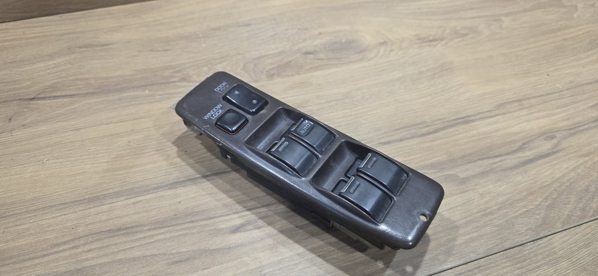 Блок управления стеклоподьемниками Toyota Camry SV32