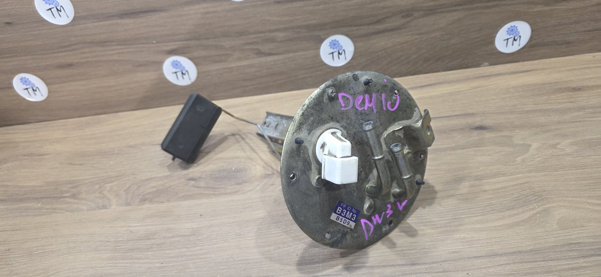 Датчик уровня топлива Mazda Demio DW3W