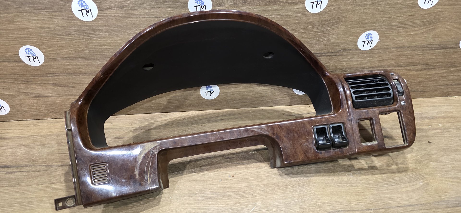 Консоль панели приборов Nissan R'Nessa N30