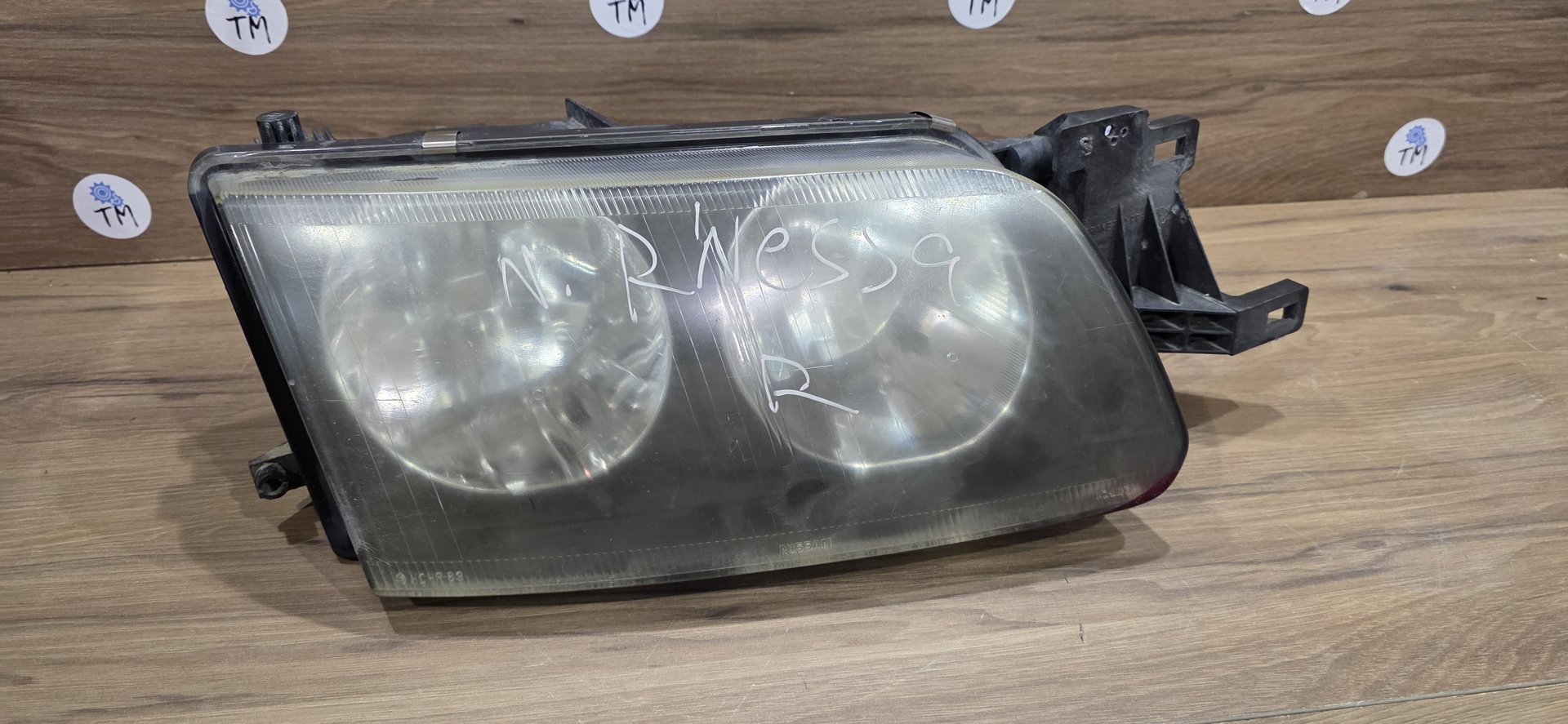 Фара правая Nissan R'Nessa N30 Дефект