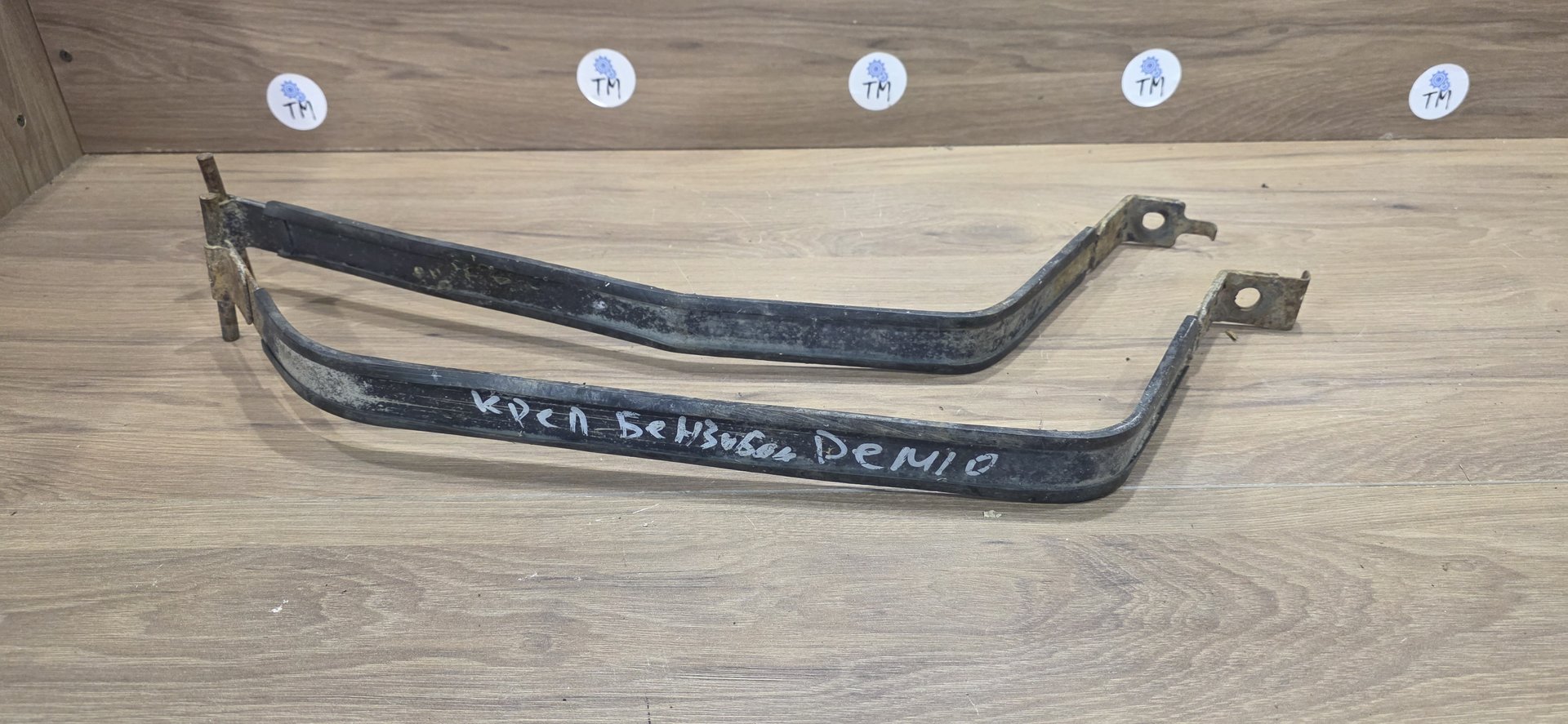 Крепление топливного бака Mazda Demio DW3W